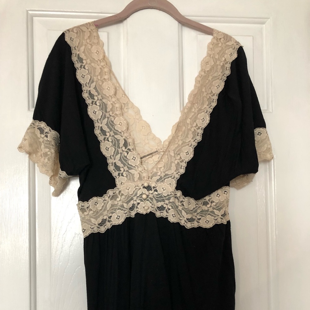 Lace ivory and black top